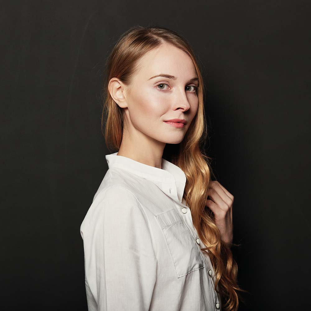 Portrait Young Beautiful Woman On Black Backgroun Ec2umwt.jpg